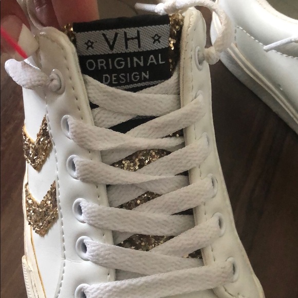 Sneakers - Picture 2 of 5